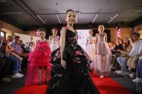 Дизайнер в девять лет: тюменка Амелия Бебекина готовит третью коллекцию одежды
