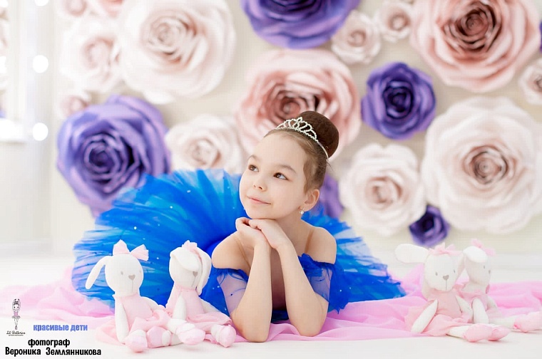 Дизайнер в девять лет: тюменка Амелия Бебекина готовит третью коллекцию одежды