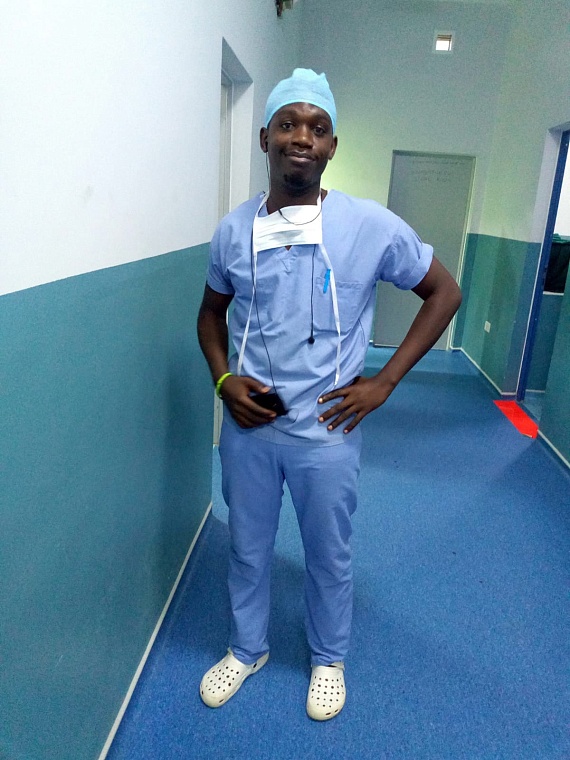 «С расизмом сталкивался дважды». Темнокожий тюменец рассказал о жизни в суровом сибирском климате