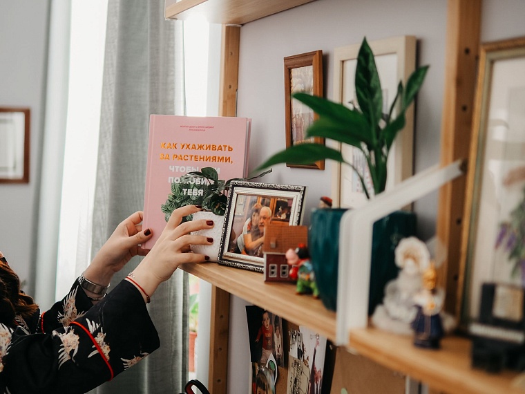 "У меня 50 горшков — я хочу больше”: как тюменка превращает дом в сад