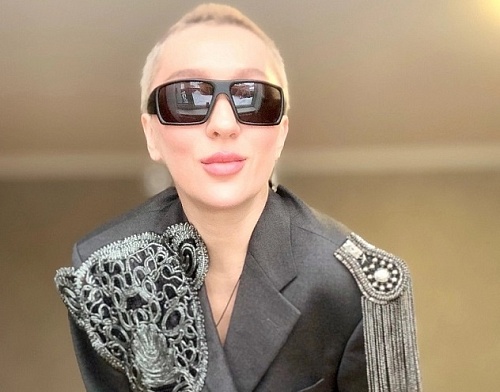 Тюменская певица представит на Неделе моды коллекцию пиджаков