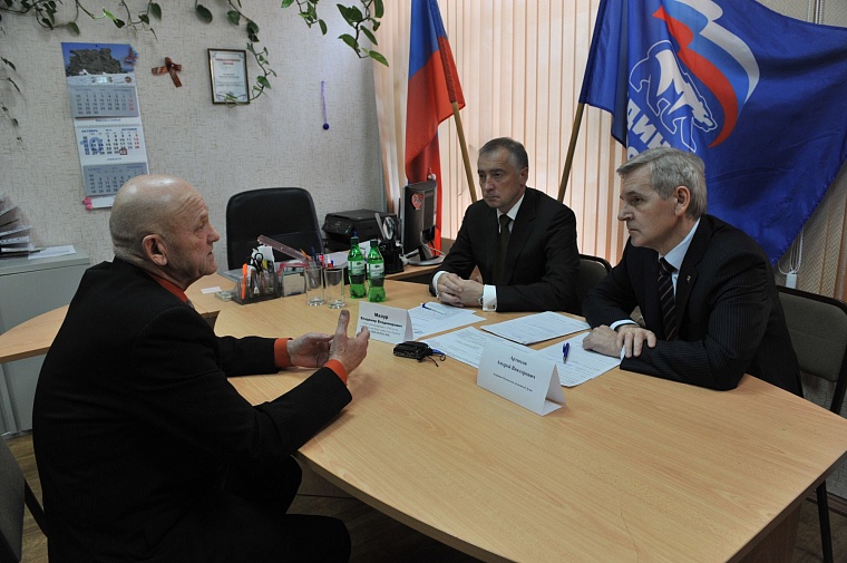 Андрей Артюхов: Стараемся помочь словом и делом