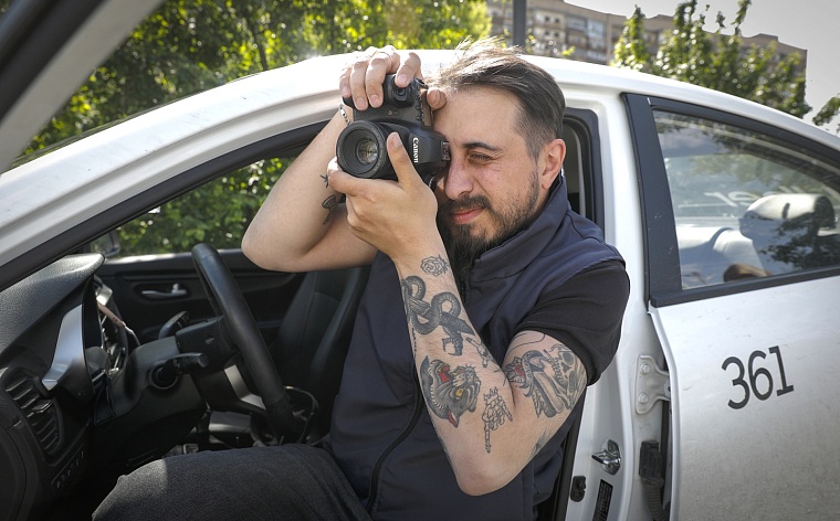 "Моим героем может стать каждый". История таксиста, который любит снимать Тюмень