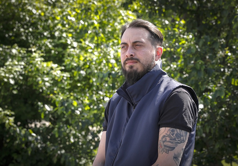 "Моим героем может стать каждый". История таксиста, который любит снимать Тюмень