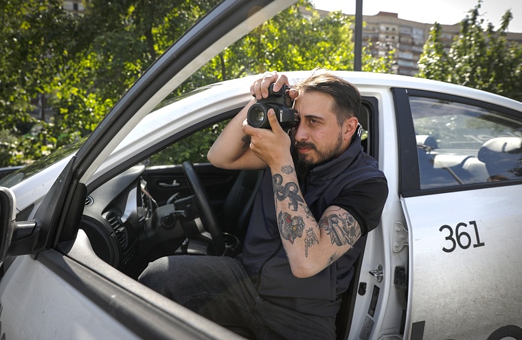 "Моим героем может стать каждый". История таксиста, который любит снимать Тюмень