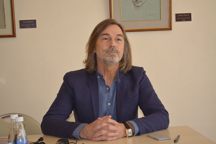 Никас Сафронов: Я хотел бы работать как Микеланджело