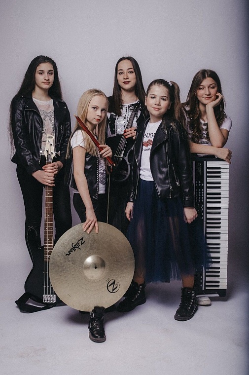 Тюменский ансамбль сразил московское жюри песней «Летчик Покрышкин»