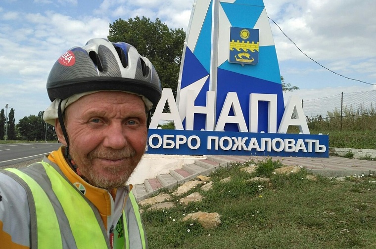 «Продолжал крутить педали, даже купаясь в море»