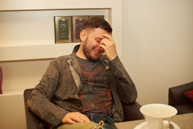 Дмитрий Глуховский: Надо шарахнуть читателя током, тогда он вздрогнет!