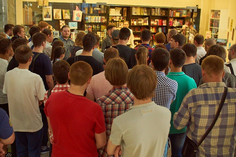 Дмитрий Глуховский: Надо шарахнуть читателя током, тогда он вздрогнет!