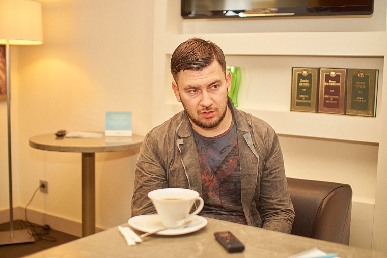 Дмитрий Глуховский: Надо шарахнуть читателя током, тогда он вздрогнет!