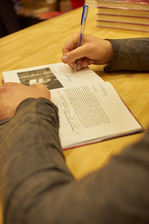 Дмитрий Глуховский: Надо шарахнуть читателя током, тогда он вздрогнет!