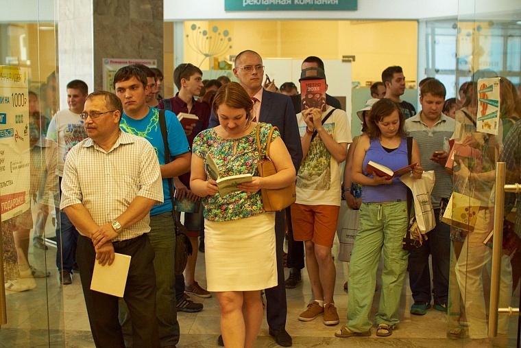 Дмитрий Глуховский: Надо шарахнуть читателя током, тогда он вздрогнет!