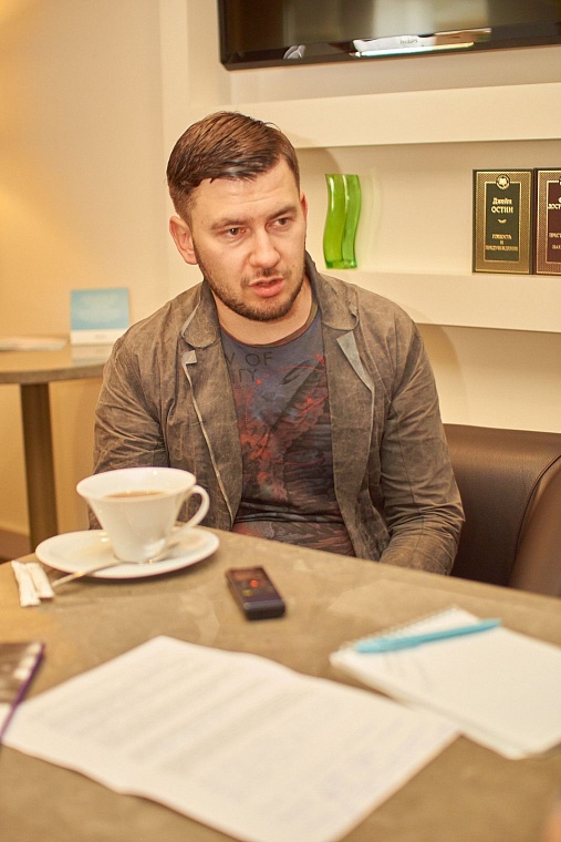 Дмитрий Глуховский: Надо шарахнуть читателя током, тогда он вздрогнет!