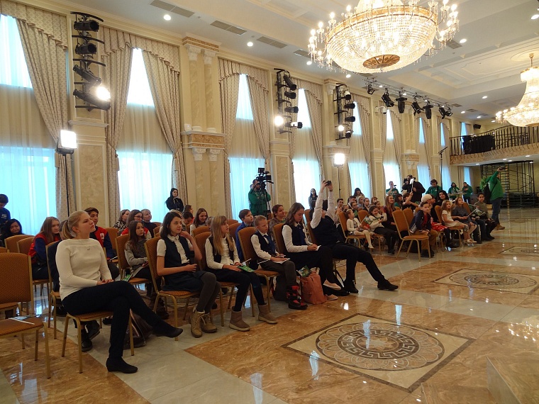 Дед Мороз из Великого Устюга в Тюмени учился флексить