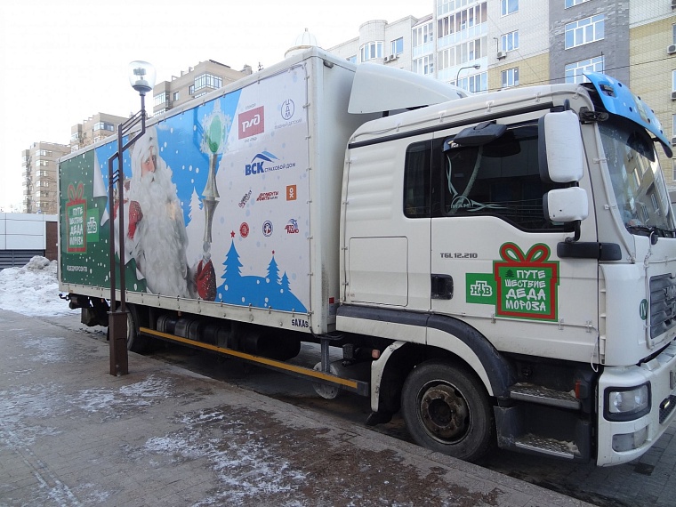 Дед Мороз из Великого Устюга в Тюмени учился флексить