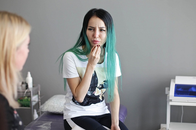 Instagram-блогер Анастасия Никулина: По-моему, фиолетовые брови смотрятся очень стильно