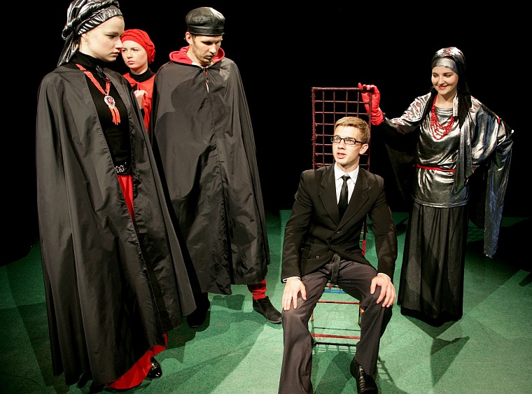 Педагог Елена Орлова: Актеров разобрали, как горячие пирожки