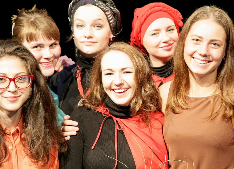 Педагог Елена Орлова: Актеров разобрали, как горячие пирожки