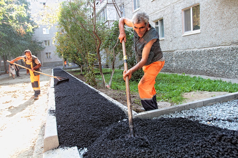 Тюменским дорожным строителям повышают зарплату до 120 тысяч из-за нехватки сотрудников