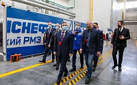Владимир Якушев и Александр Моор посетили Тюменский ремонтно-механический завод