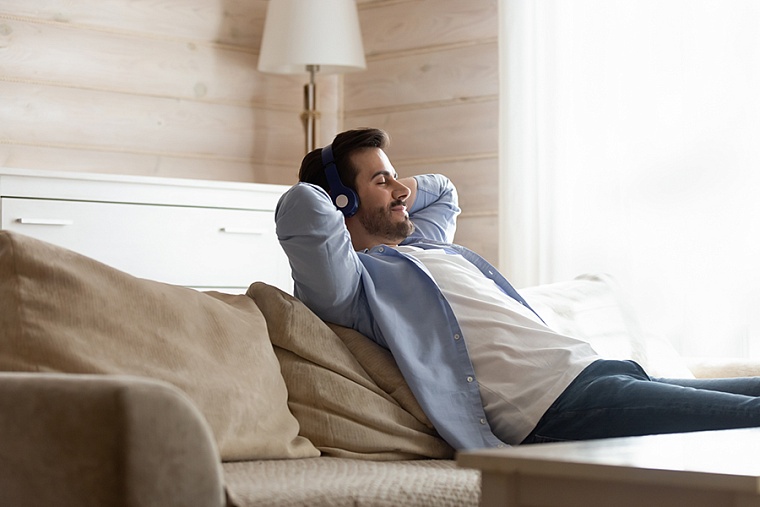 Россияне стали меньше слушать музыку