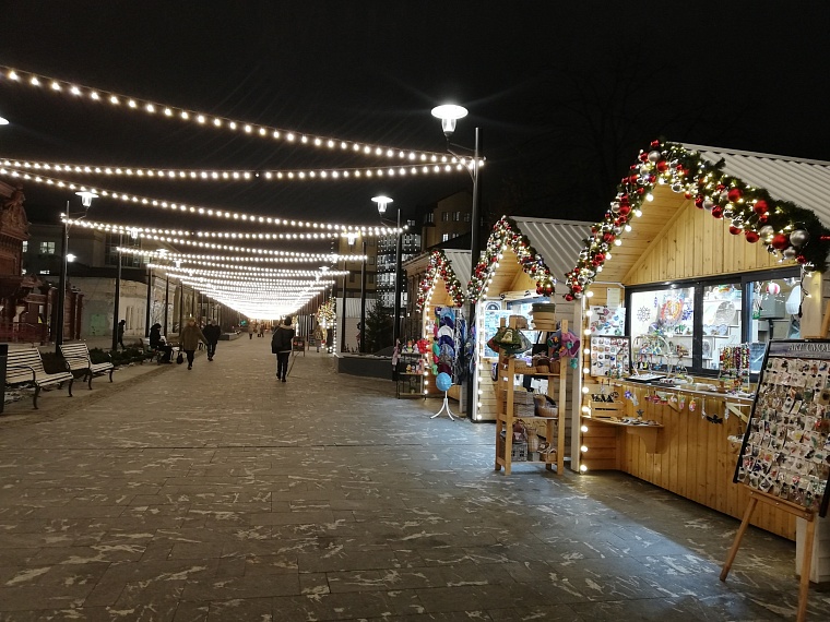 Оборот больше 2 млн рублей в месяц: торговля на улице Дзержинского в Тюмени пользуются популярностью