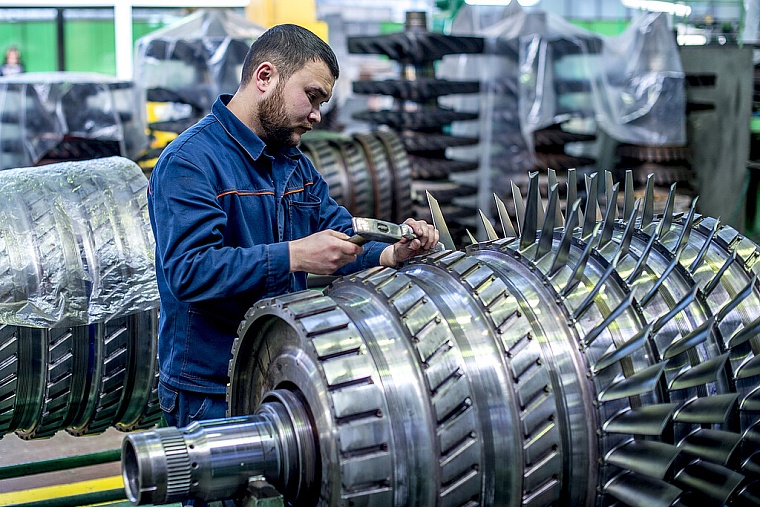 Будущие инженеры познакомились с работой "Тюменских моторостроителей"