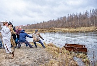 Коллектив «Газпром добыча Уренгой» очистил берег реки Томчару-Яха в Новом Уренгое