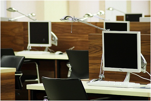 Каким специалистам в Тюменской области готовы платить больше 100 тысяч рублей в месяц