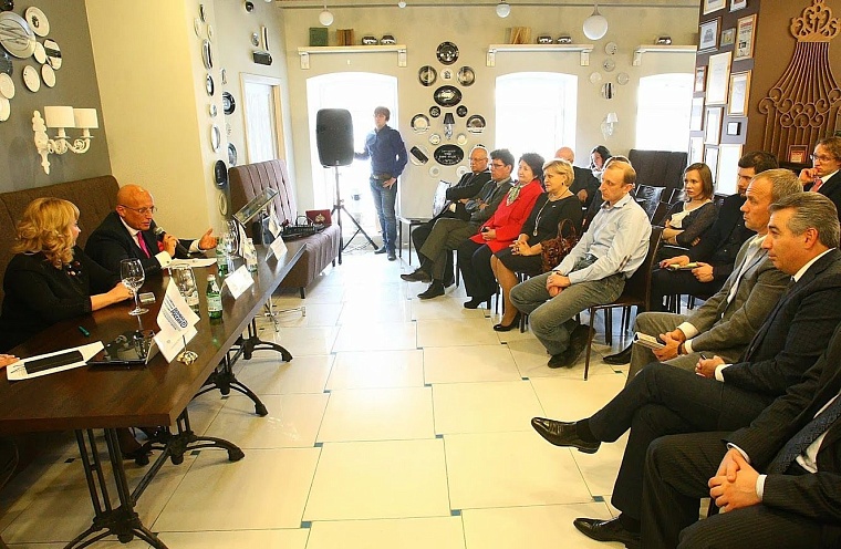 Идет охота на Восток