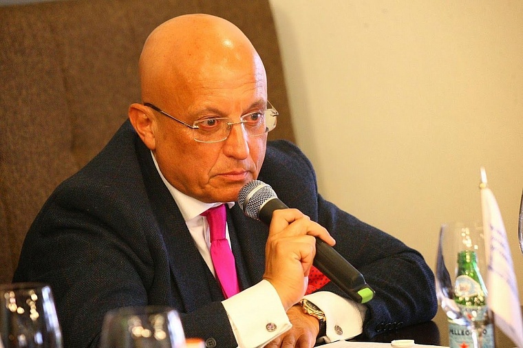 Идет охота на Восток