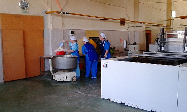 Предприниматель из Ишима угостил губернатора пряниками собственного производства