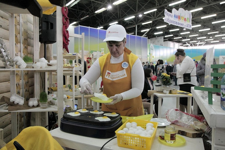 На тюменской выставке «Золотая осень» посчитали цыплят