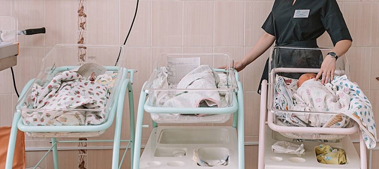 3,3 млн - за тройню: Александр Моор подписал распоряжение о матпомощи многодетной семье