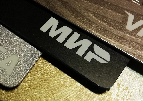 По три платежных карты на человека: в большой Тюменской области новый рекорд