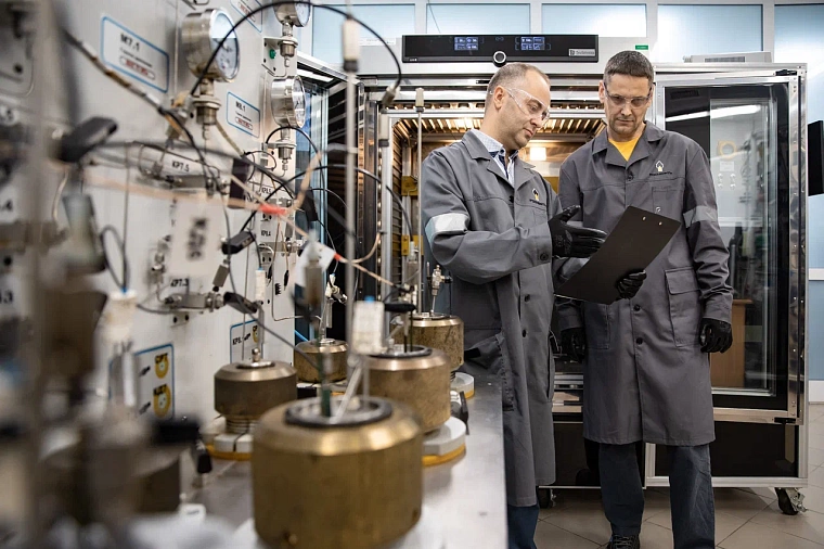 Уникальные разработки: как в Тюменском нефтяном научном центре изучают залежи нефти и газа