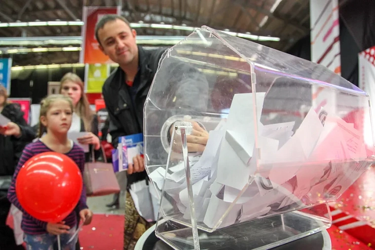 Спорткомплекс «Центральный» в Тюмени превратился в ярмарочную площадку