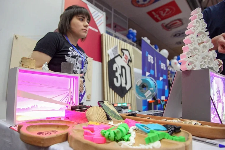 Спорткомплекс «Центральный» в Тюмени превратился в ярмарочную площадку