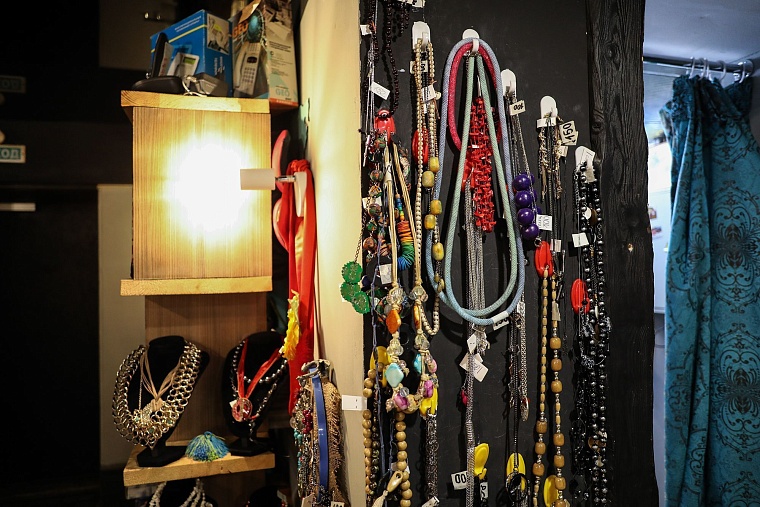 Не в утиль, а в "Чулан": вторая жизнь старых вещей