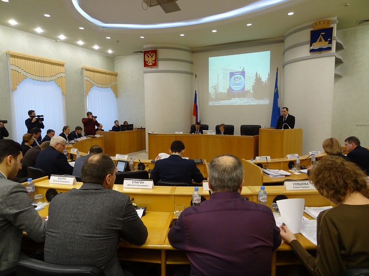 Покупки машин, командировки, рост зарплат - какие вопросы по бюджету появились у депутатов