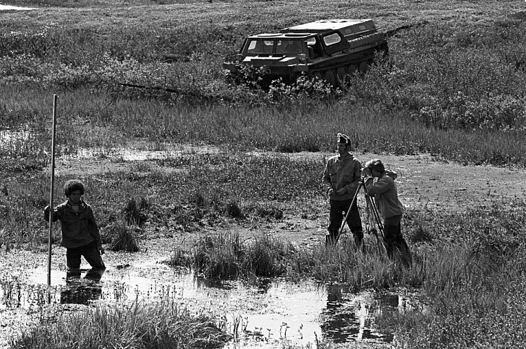 Работа геологов, геофизиков и маркшейдеров.