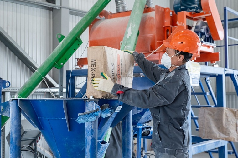 Александр Моор: На рынке освободились многие ниши, и важно успеть их занять