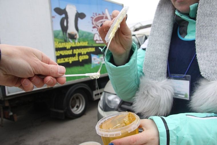Тюменцы стояли в очереди за рыбой и капустой
