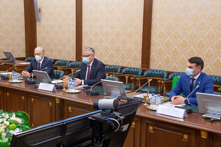 Александр Моор провел рабочую встречу с представителями Сбербанка