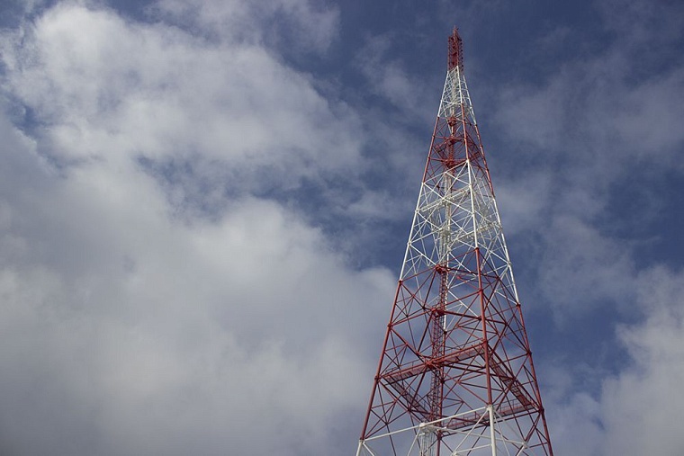 Tele2 построит две тысячи базовых станций на объектах РТРС