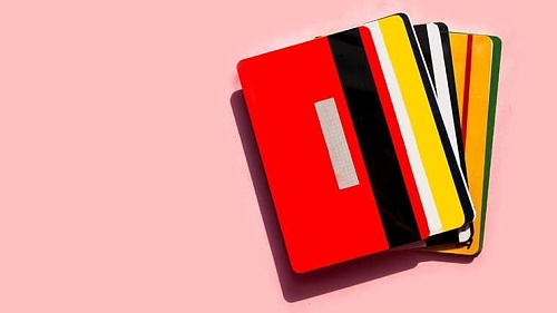 Выдача кредитных карт в России снизилась до минимума