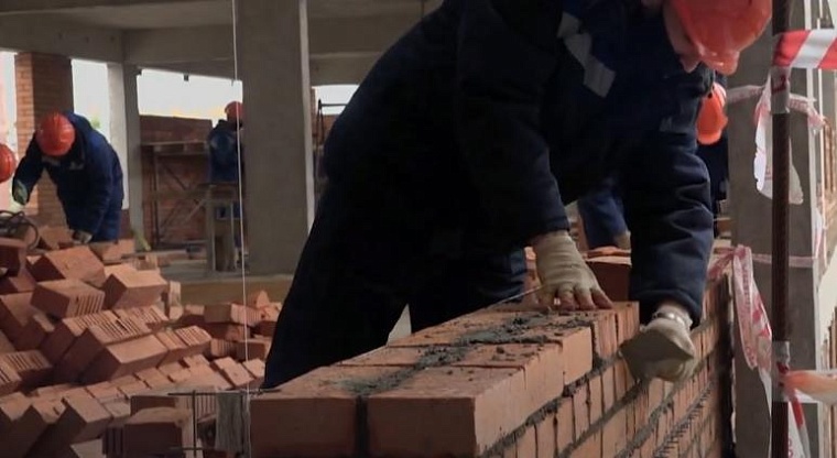 Тюменцы не хотят работать строителями