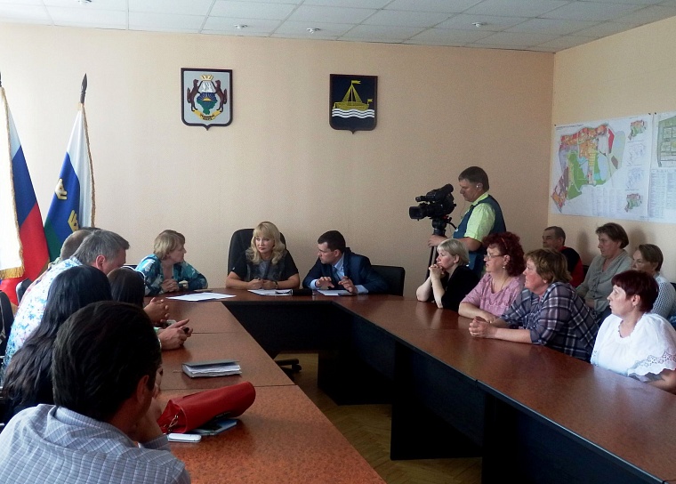 Предприниматели не готовы прекратить торговлю на Червишевском кладбище