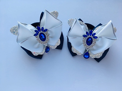 Мастерица из Ялуторовска делает броши из фоамирана